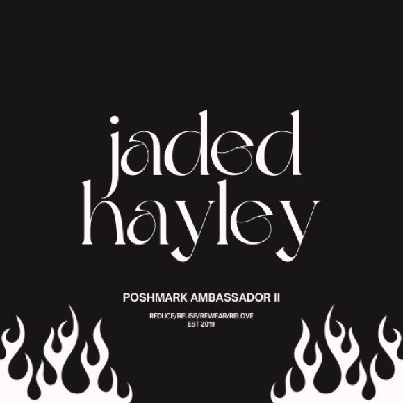 NEW The Creme Shop x Sanrio My Melody Macaron Lip Balm - Strawberry Ice Cream - Picture 3 of 3